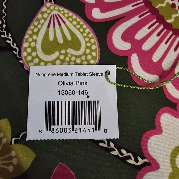 Haute Shore Neoprene Travel Bag W/Zipper, Dark Green Camo Black Red Key Chain - Picture 4 of 5